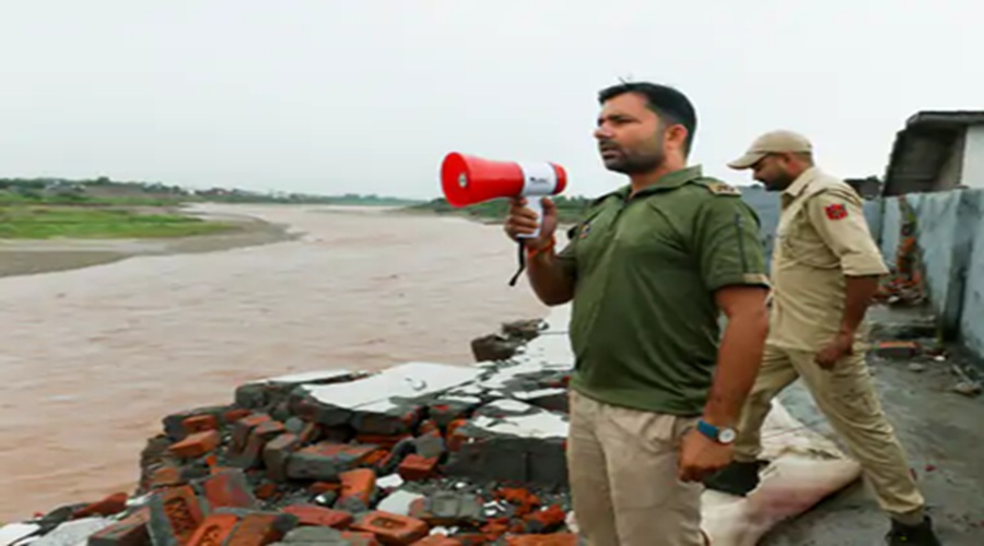 भारत ने पाकिस्तान को इंसानियत के नाते दिया बाढ़ का अलर्ट, PAK मीडिया बोली- ये सिंधु के तहत   