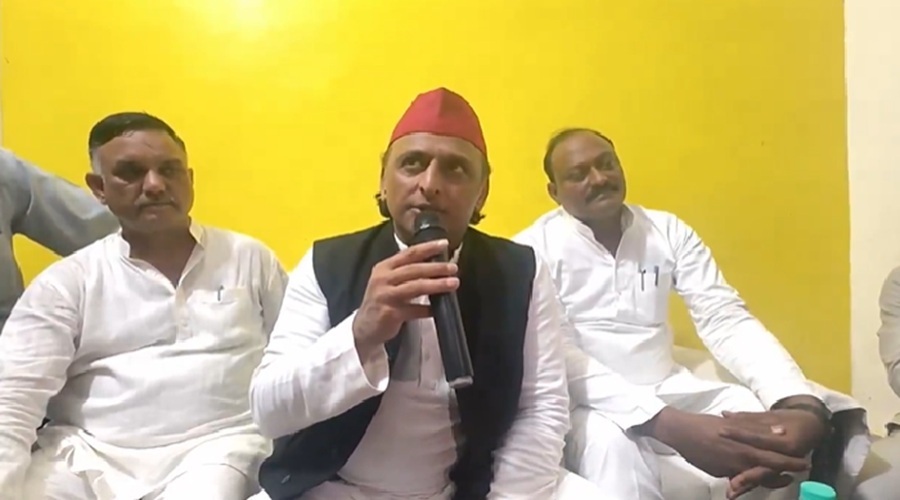 Akhilesh Yadav का वार, बोले- भाजपा के लोग वोटों की डकैती छोड़ दें