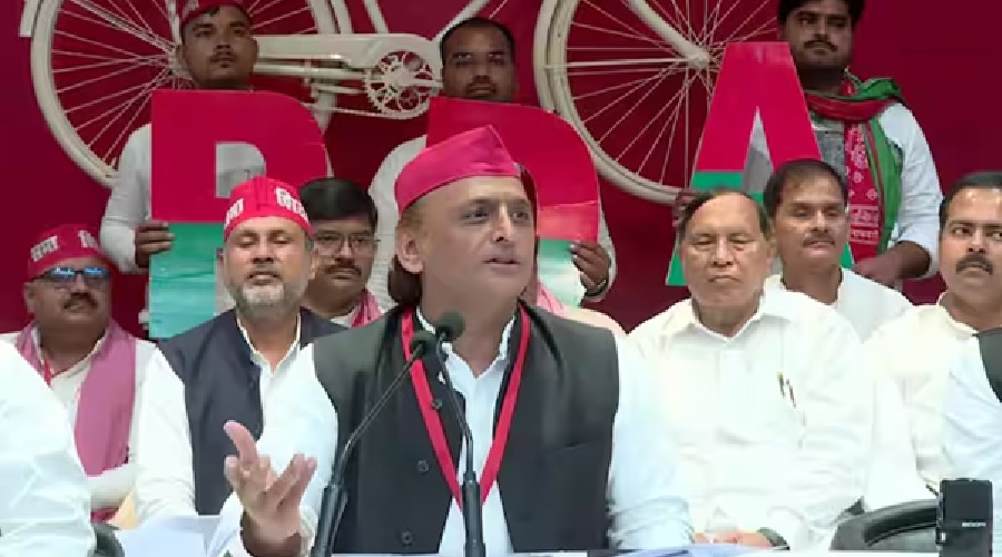 UP News: अखिलेश यादव की गाड़ियों का आठ लाख का चालान, बोले- सरकार ने ऐसी गाड़ी दी कि… 
