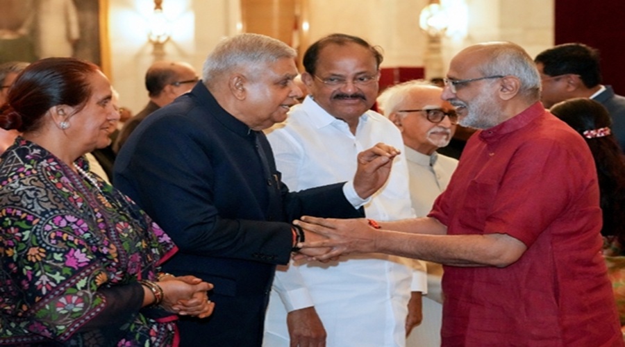 भारत के 15वें उपराष्ट्रपति बने सीपी राधाकृष्णन, शपथ के बाद जगदीप धनखड़ से भी मिले   