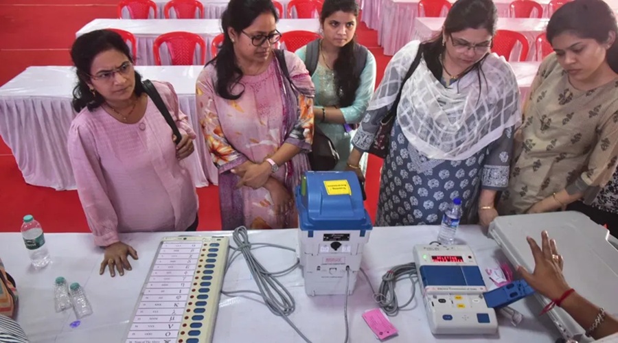EVM पर अब लगेंगे कैंडिडेट्स के रंगीन फोटो, नाम भी बड़े अक्षरों में लिखा जाएगा; SIR पर भी दी सफाई