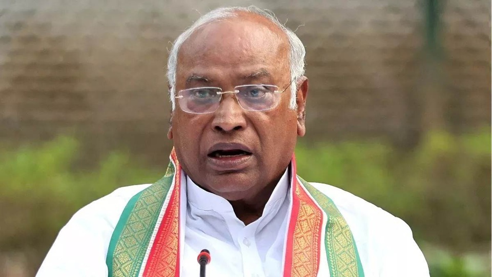 Bihar में Congress कार्यसमिति की बैठक, मल्लिकार्जुन खरगे ने सरकार को घेरा