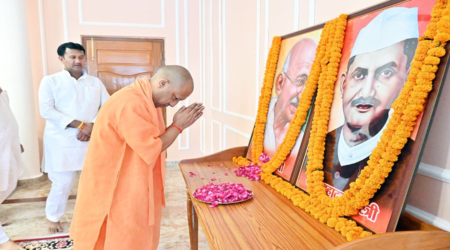सीएम योगी ने महात्मा गांधी व लाल बहादुर शास्त्री को जयंती पर किया याद, विजयदशमी की भी दी बधाई 