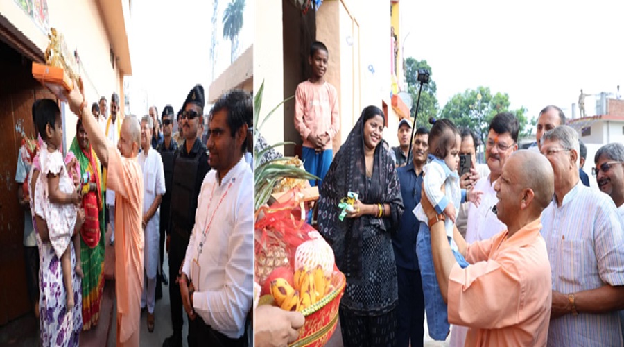 Ayodhya: CM योगी ने निषाद-वाल्मीकि समाज के लोगों के साथ मनाई दिवाली, बच्चों को बांटे उपहार