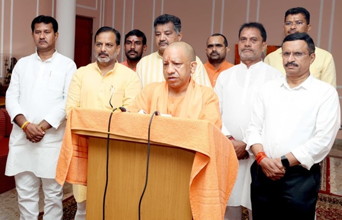 सीएम योगी ने महात्मा गांधी व लाल बहादुर शास्त्री को जयंती पर किया याद, विजयदशमी की भी दी बधाई 