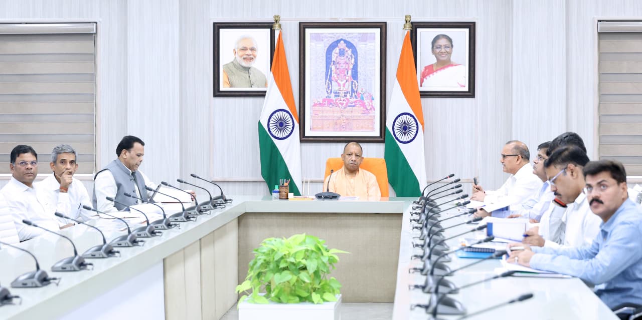 UP News: सीएम योगी का निर्देश- सभी मंडल मुख्यालयों पर स्थापित होंगे दिव्यांग पुनर्वास केंद्र