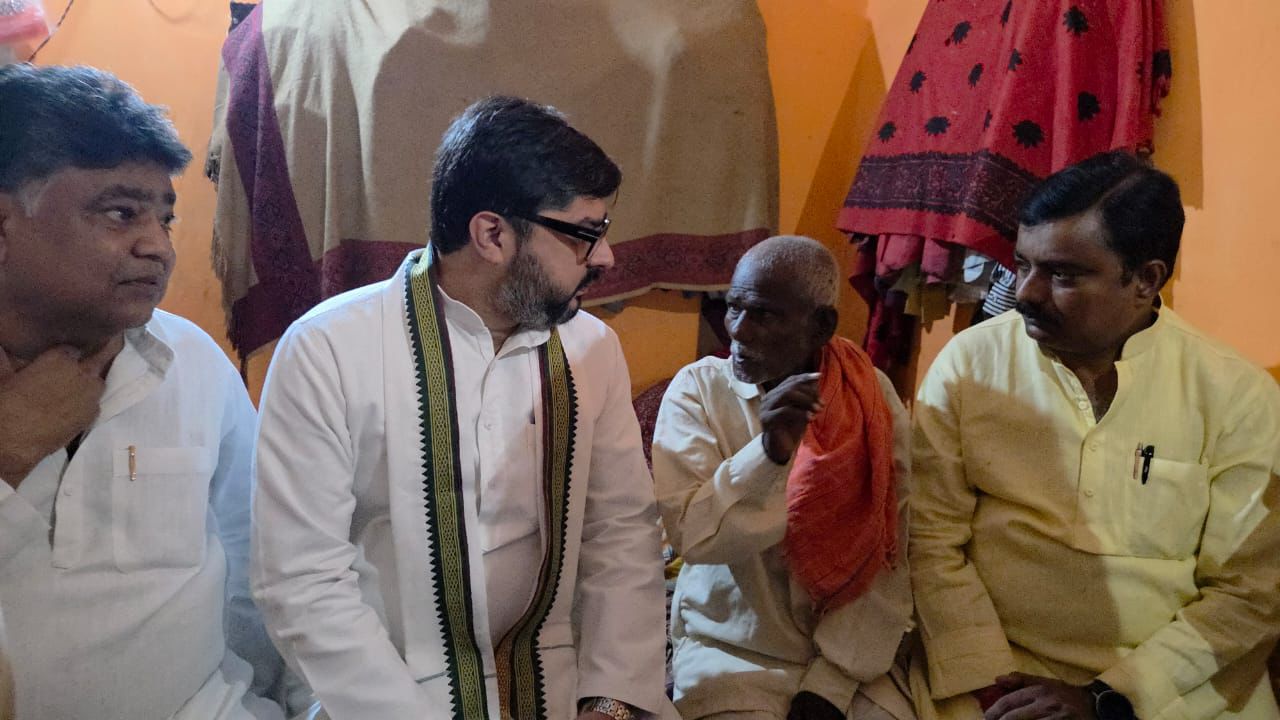 Lucknow News: काकोरी पहुंचा कांग्रेस प्रतिनिधिमंडल, पीड़ित रामपाल से की मुलाकात