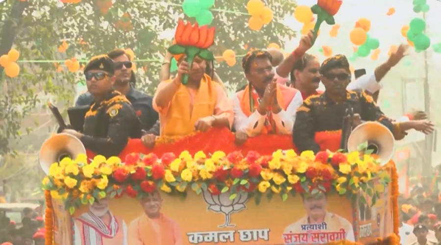 Bihar Election 2025: सीएम योगी के रोड शो में लगे बुलडोजर बाबा-हिंदू हृदय सम्राट जिंदाबाद के नारे  