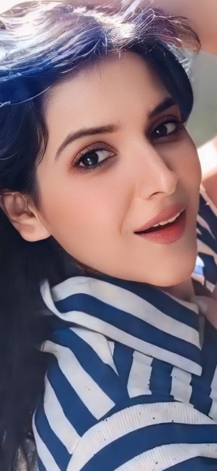 ज्ञान और तकनीक की मिसाल’- लखनऊ की सान्वी मिश्रा बच्चों की शिक्षा से लेकर सोशल मीडिया तक हर मोर्चे पर सक्रिय