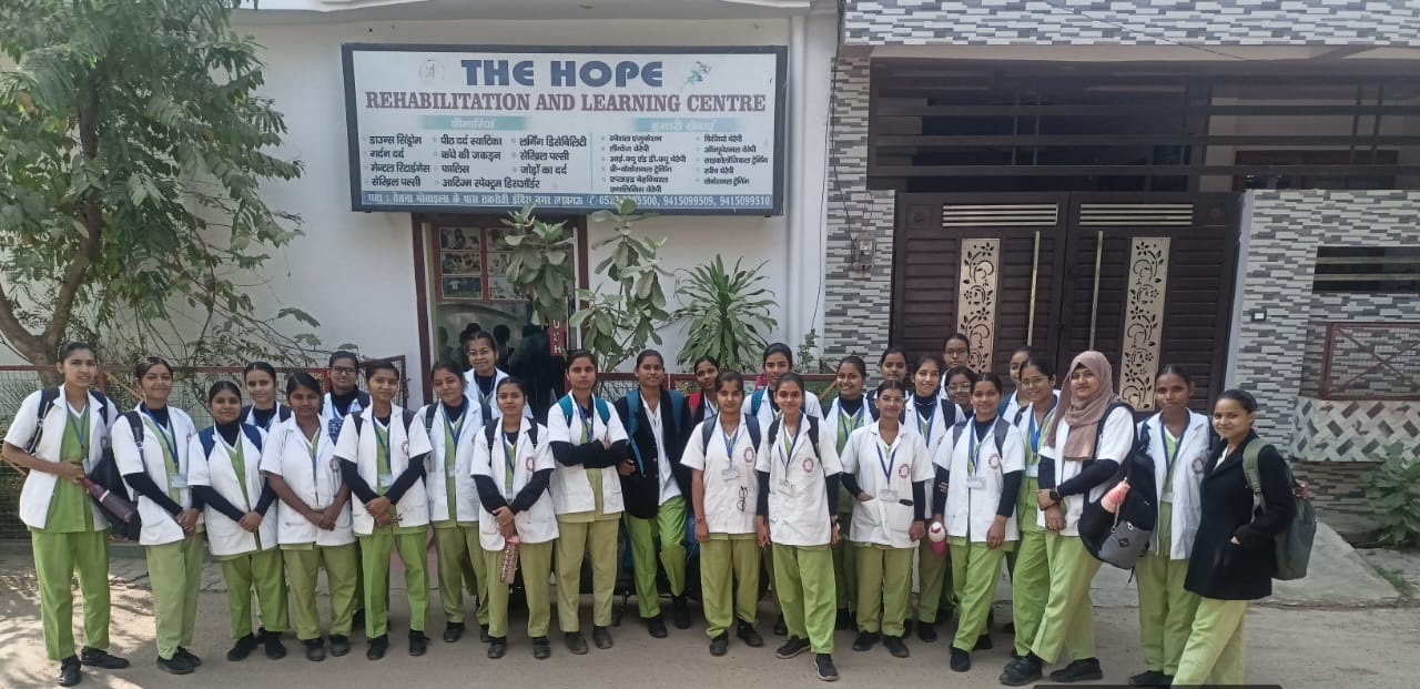 Lucknow News: द होप सेंटर पहुंची नर्सिंग छात्राएं, रिहैबिलिटेशन की आधुनिक तकनीकों का लिया प्रशिक्षण