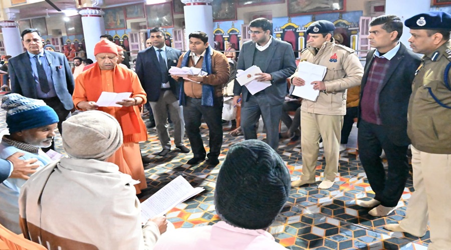 जनता दर्शन में CM योगी ने कहा- घबराइए मत, हर किसी की समस्या का कराएंगे समाधान