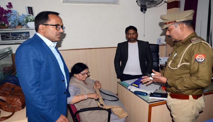 लखनऊ में डिजिटल अरेस्‍ट कर बुजुर्ग महिला से करोड़ों ठगने की कोशिश; PNB मैनेजर ने दिखाई सूझ-बूझ  