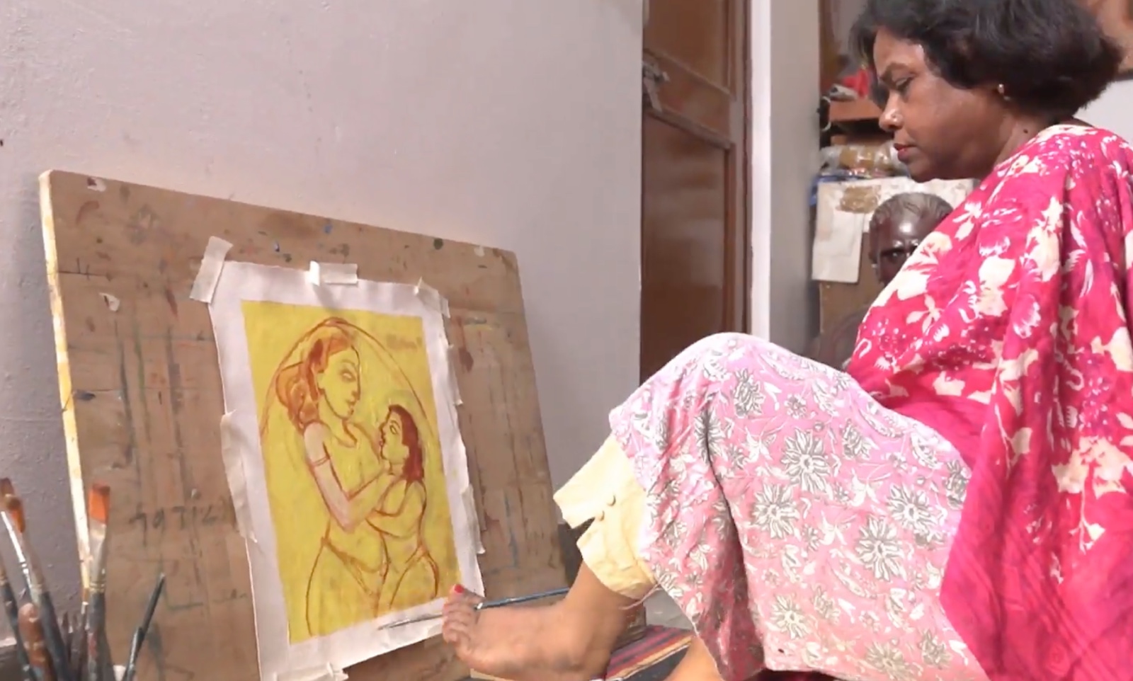 Special Story: दिव्यांग फुट पेंटर शीला शर्मा उन्नाव में शुरू करेंगी आर्ट सेंटर