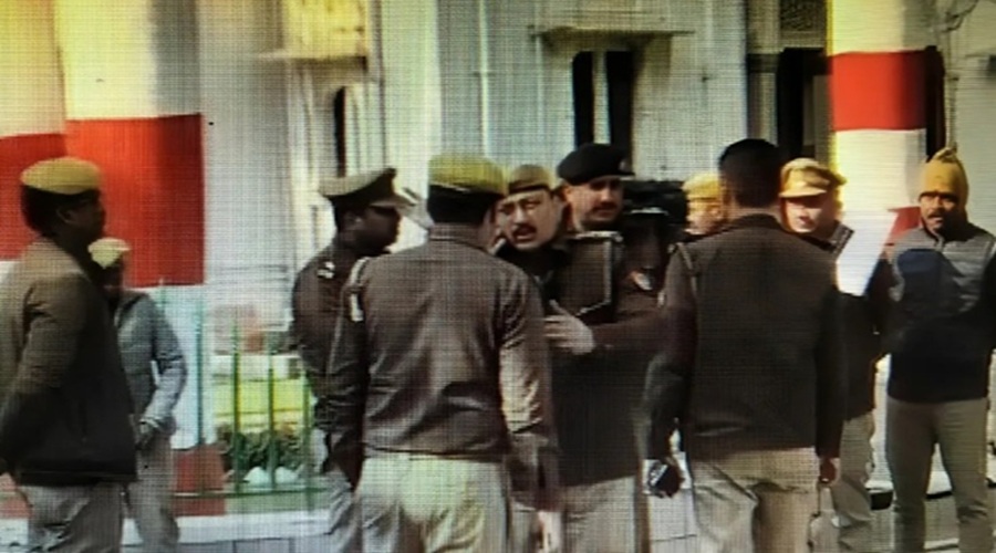 अपर्णा यादव के समर्थकों पर FIR न होने पर गुस्साए KGMU डॉक्टर, 24 घंटे का अल्टीमेटम; बढ़ी सुरक्षा