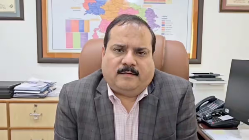 UP News: चुनाव आयोग ने दिए निर्देश- मतदाता सूची में दर्ज पते ठीक कराएं सभी ईआरओ