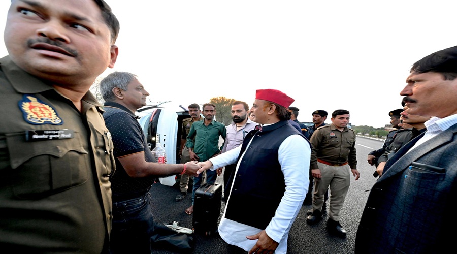 आगरा में अखिलेश यादव बोले- अंग्रेजों का फार्मूला फॉलो कर रही भाजपा, शिक्षा व्‍यवस्‍था बदहाल