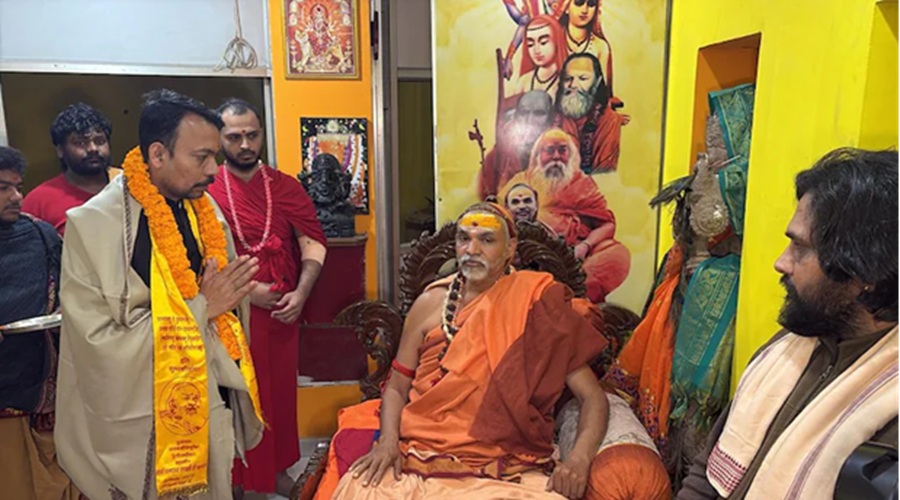 स्वामी अविमुक्तेश्वरानंद से मिले अलंकार अग्निहोत्री, SC-ST एक्ट को बताया काला कानून; बड़ी चेतावनी दी