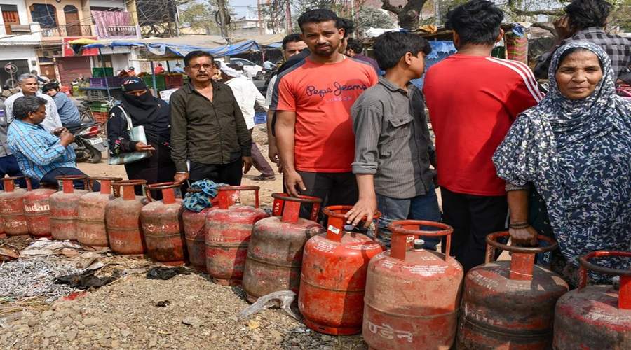 UP में LPG और ईंधन संकट पर तेल कंपनियों और सरकार का बड़ा बयान, जानें क्‍या कहा?