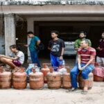 जमाखोरी रोकने के लिए सरकार का बड़ा कदम, अब गांवों में 45 दिन बाद मिलेगा दूसरा घरेलू LPG सिलेंडर