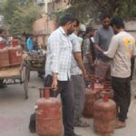 LPG Crisis: गैस बुकिंग पर नया अपडेट, अब कोटे से ज्‍यादा सिलेंडर के लिए देनी होगी ये जानकारी