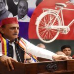 UP News: यूपी में गैस किल्‍लत पर अखिलेश यादव का तंज, बोले- हमने मिट्‌टी के दो चूल्हे बनवा लिए