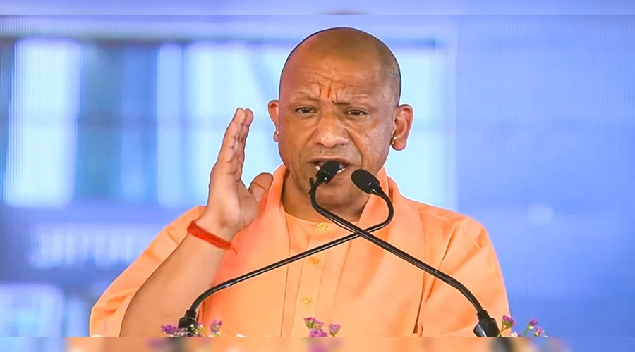 UP में 40 IAS अधिकारियों के तबादले, परिवहन मंत्री से अनबन के बाद किंजल सिंह को हटाया, 15 DM भी बदले