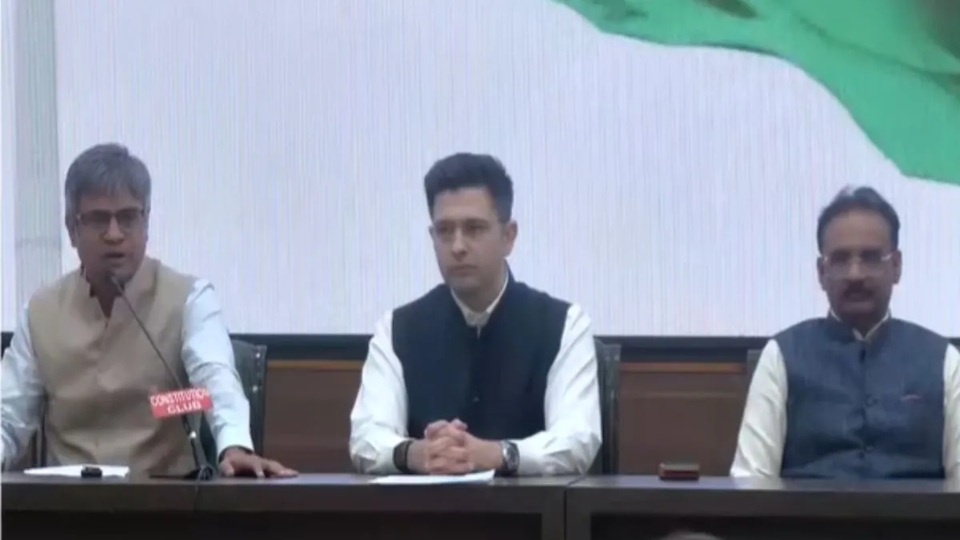 भाजपा में शामिल हुए AAP राज्यसभा सांसद राघव चड्ढा, बोले- 10 में से 7 सांसद हैं साथ