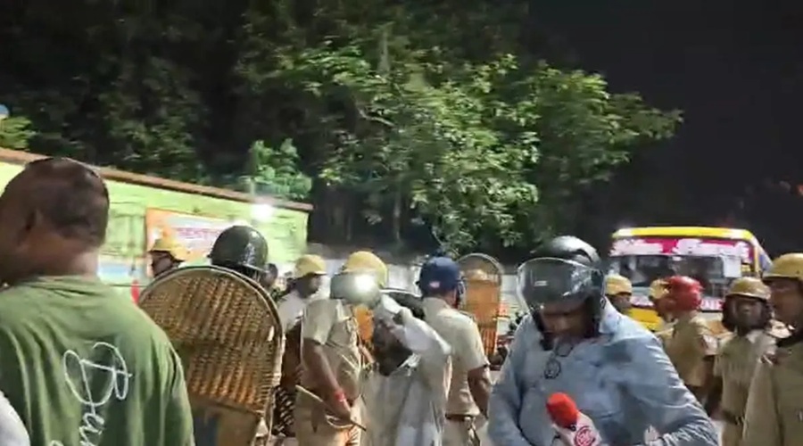 बंगाल में PM Modi की रैली से पहले बवाल, बीजेपी-टीएमसी समर्थकों में हुई झड़प