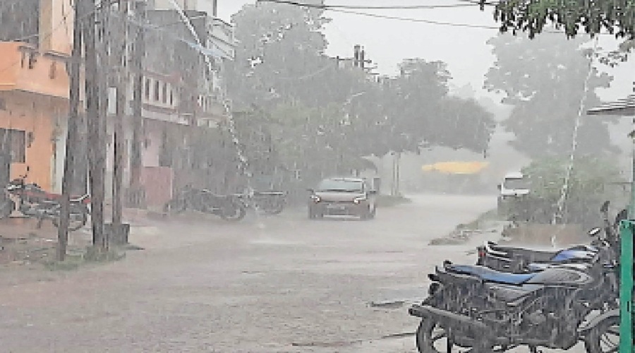 यूपी के 10 शहरों में बारिश: आंधी-बरसात से 13 मौतें, आज 68 जिलों में अलर्ट