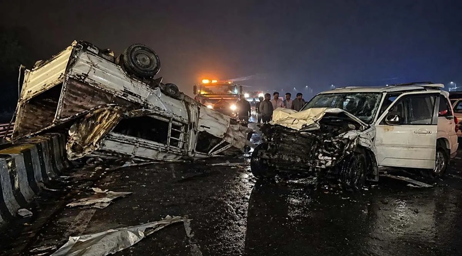 MP के धार में पिकअप वाहन पलटा, 16 लोगों की मौत; मृतकों में 6 बच्चे शामिल