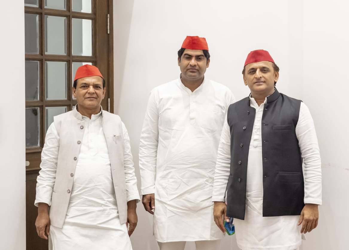 Azamgarh: समाजवाद और संविधान पर जागरूकता अभियान शुरू करेंगे दिनेश कुमार यादव