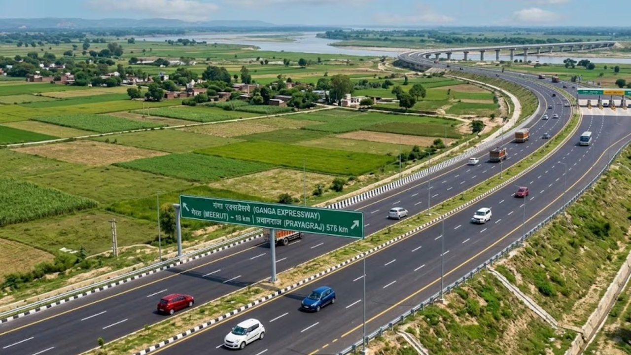 Ganga Expressway: प्रधानमंत्री नरेंद्र मोदी आज देश के सबसे बड़े ग्रीनफील्ड एक्सप्रेसवे का लोकार्पण करेंगे। मेरठ से प्रयागराज तक फैला यह