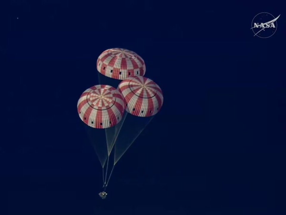 NASA के Artemis II ने रचा इतिहास, चंद्रमा की ऐतिहासिक यात्रा के बाद धरती पर लौटे अंतरिक्ष यात्री