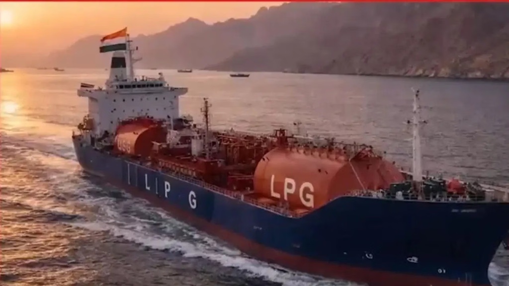 LPG in India: स्ट्रेट ऑफ होर्मुज पार कर आ रहा है भारत का LPG टैंकर ग्रीन सान्वी, जानिए कब पहुंचेगा?