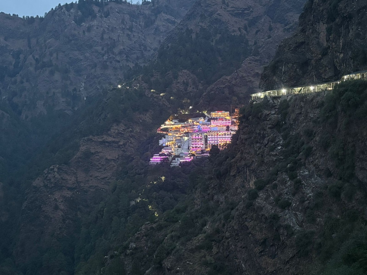 Vaishno Devi: श्राइन बोर्ड ने उठाए ये तीन बड़े कदम, आसान होने वाली है माता वैष्णो देवी यात्रा