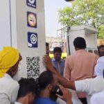 यूपी के कई जिलों पेट्रोल-डीजल की किल्‍लत, अफवाहों के कारण पंपों पर उमड़ रही भारी भीड़