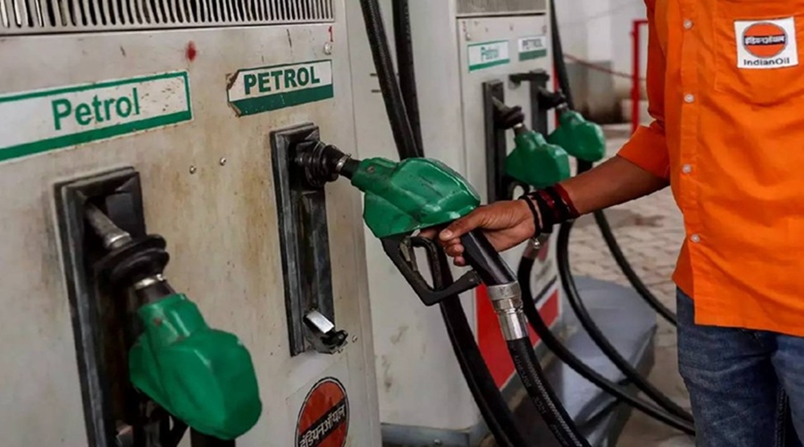 पेट्रोल-डीजल के दाम चौथी बार बढ़े, अब दिल्ली में पेट्रोल ₹102.12 और डीजल ₹95.20 प्रति लीटर