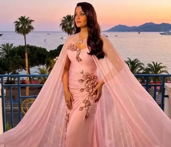 Cannes 2026: ऐश्वर्या ने लूटी लाइमलाइट, हल्के गुलाबी रंग के गाउन में लग रहीं ‘परी’; देखें तस्वीरें