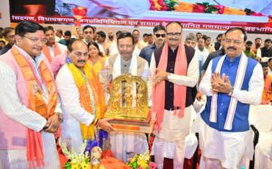 Lucknow: एकजुटता, शिक्षा और संगठन को मजबूत करने का चौहान समाज ने लिया संकल्प