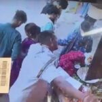 Varanasi: काशी विश्वनाथ मंदिर के गेट पर PAC जवान से चली गोली, छर्रा लगने से 3 घायल