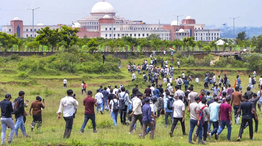 झारखंड में छात्रों पर लाठीचार्ज, JPSC के पूर्व अध्यक्ष गिरफ्तार; छात्र नेता बोले- यह आंदोलन रुकने वाला नहीं