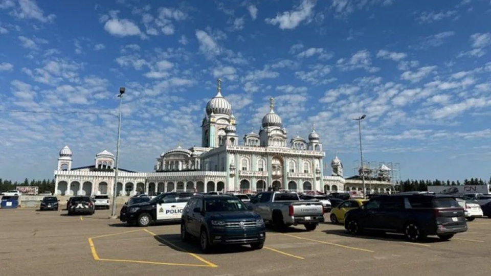 Canada News: गुरुद्वारे में चाकूबाजी, अरदास के दौरान मचा हंगामा; दो घायल