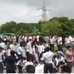 Lucknow: अब जेन अल्फा ने बुलंद की आवाज, शिक्षक न होने के विरोध में सड़क पर उतरीं छात्राएं