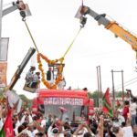 PDA 'रथ' लेकर रायबरेली पहुंचे अखिलेश यादव, बोले- इस बार चुनाव लोधी बनाम योगी
