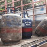 कॉमर्शियल सिलेंडर ₹11.50 और आज से दूध ₹9 तक महंगा, बिना e-KYC अटक सकती है LPG सब्सिडी