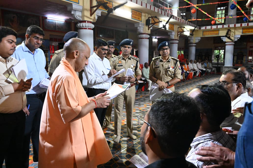 Janta Darshan: सीएम योगी की दो टूक- कब्जामुक्त कराएं जमीन, दबंगों को सिखाएं कानूनी सबक