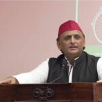 Akhilesh Yadav: हरे और लाल रंग मिलकर सपा का झंडा बन जाएंगे