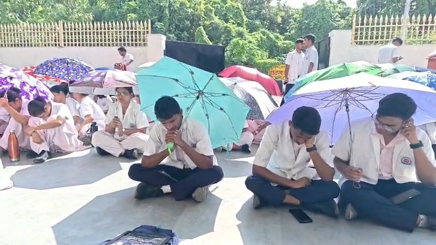 Lucknow KGMU: केजीएमयू नर्सिंग छात्र-छात्राएं फिर से धरने पर