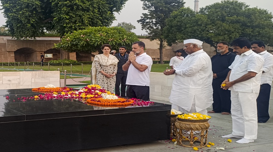 ज्ञानेश कुमार के खिलाफ विपक्ष का लगातार तीसरे दिन प्रदर्शन, खड़गे बोले- सरकार वोट देने का अधिकार छीन रही