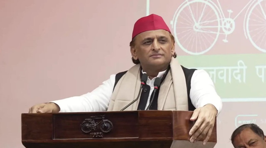 अखिलेश यादव का ऐलान- सरकार बनने पर लोकतंत्र सेनानियों को देंगे 51 हजार पेंशन